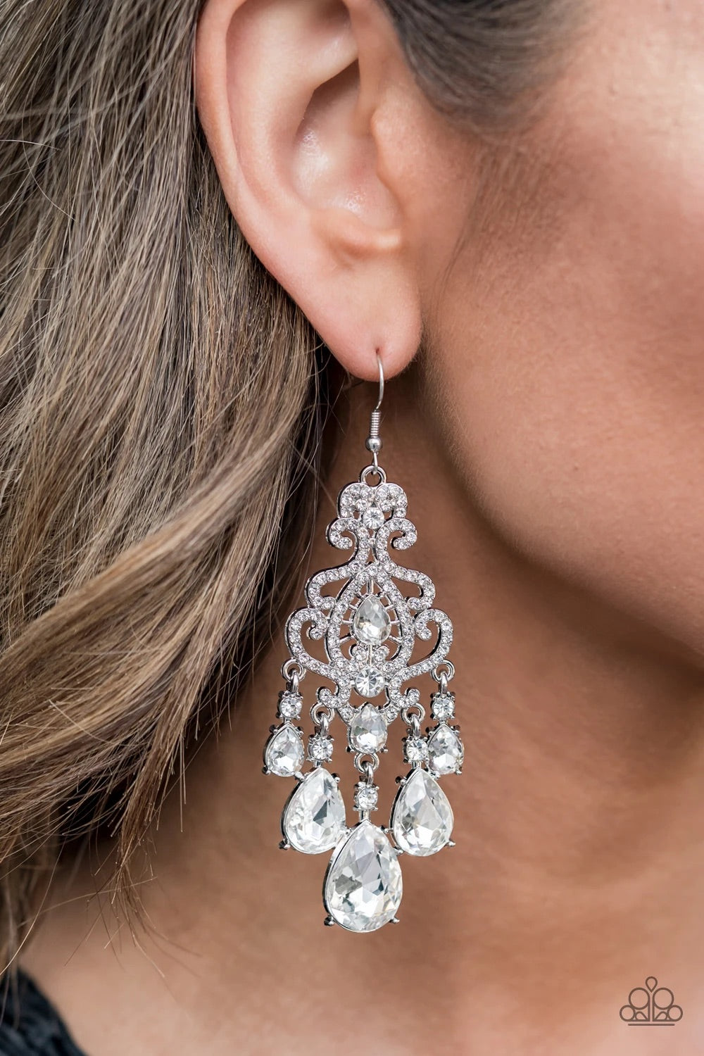 PAPARAZZI - QUEEN OF ALL THINGS SPARKLY - WHITE EARRING - EMP 2021 EXCLUSIVES